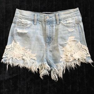 Hollister vint style high waisted shorts! Crochet